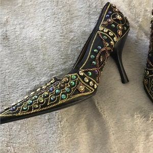Woman’s size 6 heels bling